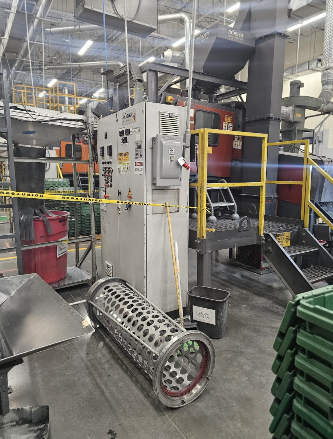 Cilindro perforado de alta precisión fabricado por Vitoolsa, instalado en línea de planta